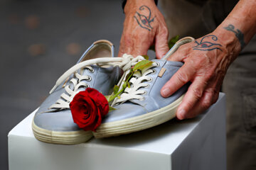 تصاویر| اتریشی‌ها با کفشهای خالی به خشونت خانگی اعتراض می‌کنند