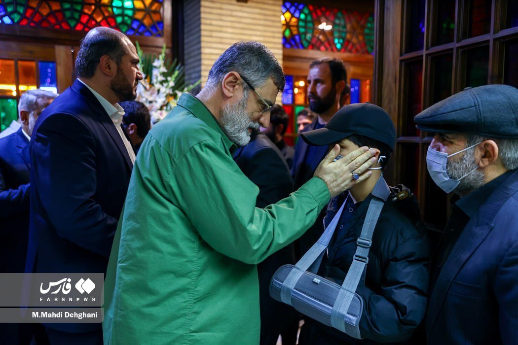 قاضیزاده هاشمی در مراسم ترحیم خانواده سقاب اصفهانی