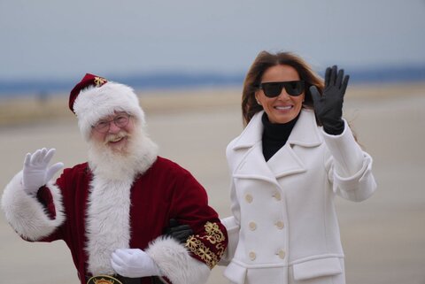 عکس‌های تبلیغاتی زن ترامپ و بابانوئل خبرساز شد!