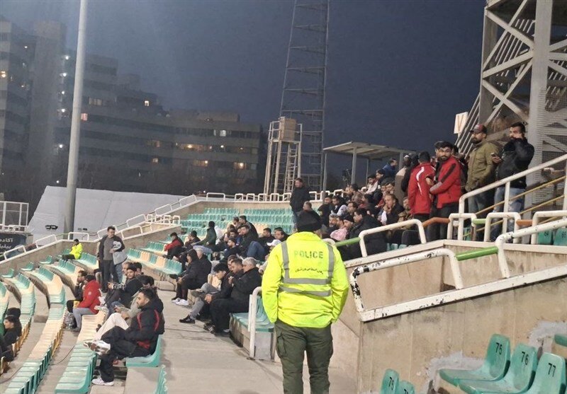 تماشاگران پرسپولیس قاچاقی وارد ورزشگاه شدند! +عکس