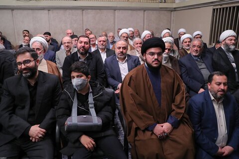 فرزند شهید نصرالله و سقاب اصفهانی و پسرش مهمان رهبر انقلاب بودند +عکس