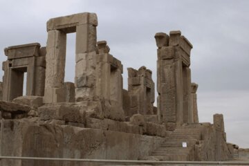 آزمون جدی وزارت میراث فرهنگی؛ این پدیده نقش رستم و تخت جمشید را تهدید می‌کند