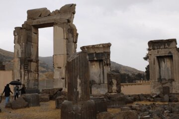 حال و هوای تخت جمشید هم بارانی شد