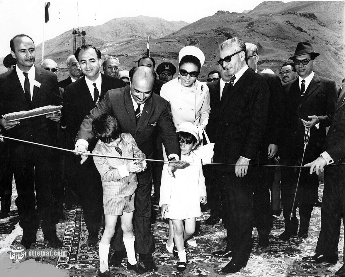 «سد فرحناز» با حضور محمدرضا شاه و پسرانش افتتاح شد! +عکس