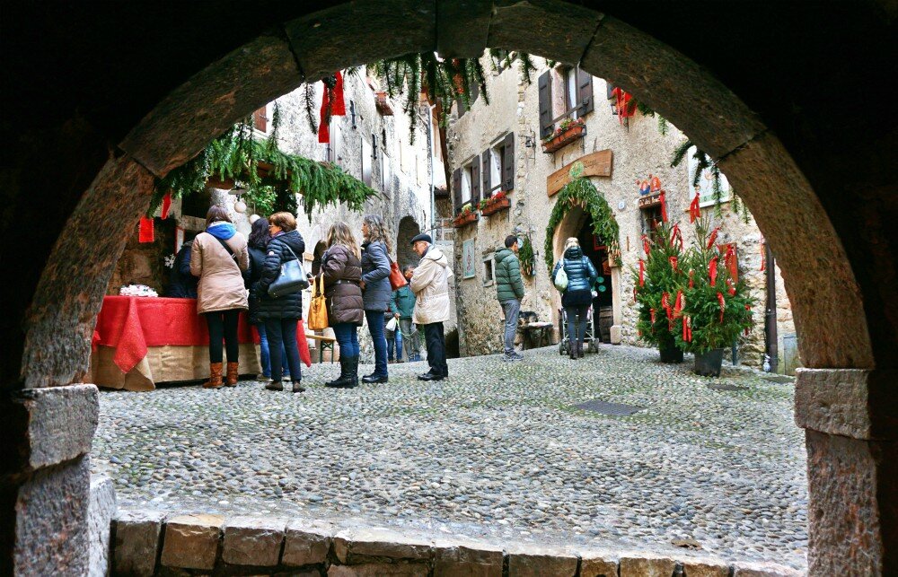 روستای محل سکونت سلبریتی‌های ایتالیایی را ببینید