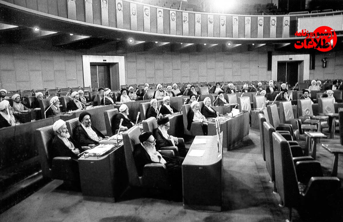 ۴۰ سال پیش جانشین رهبری چگونه معرفی شد؟ +عکس و جزئیات