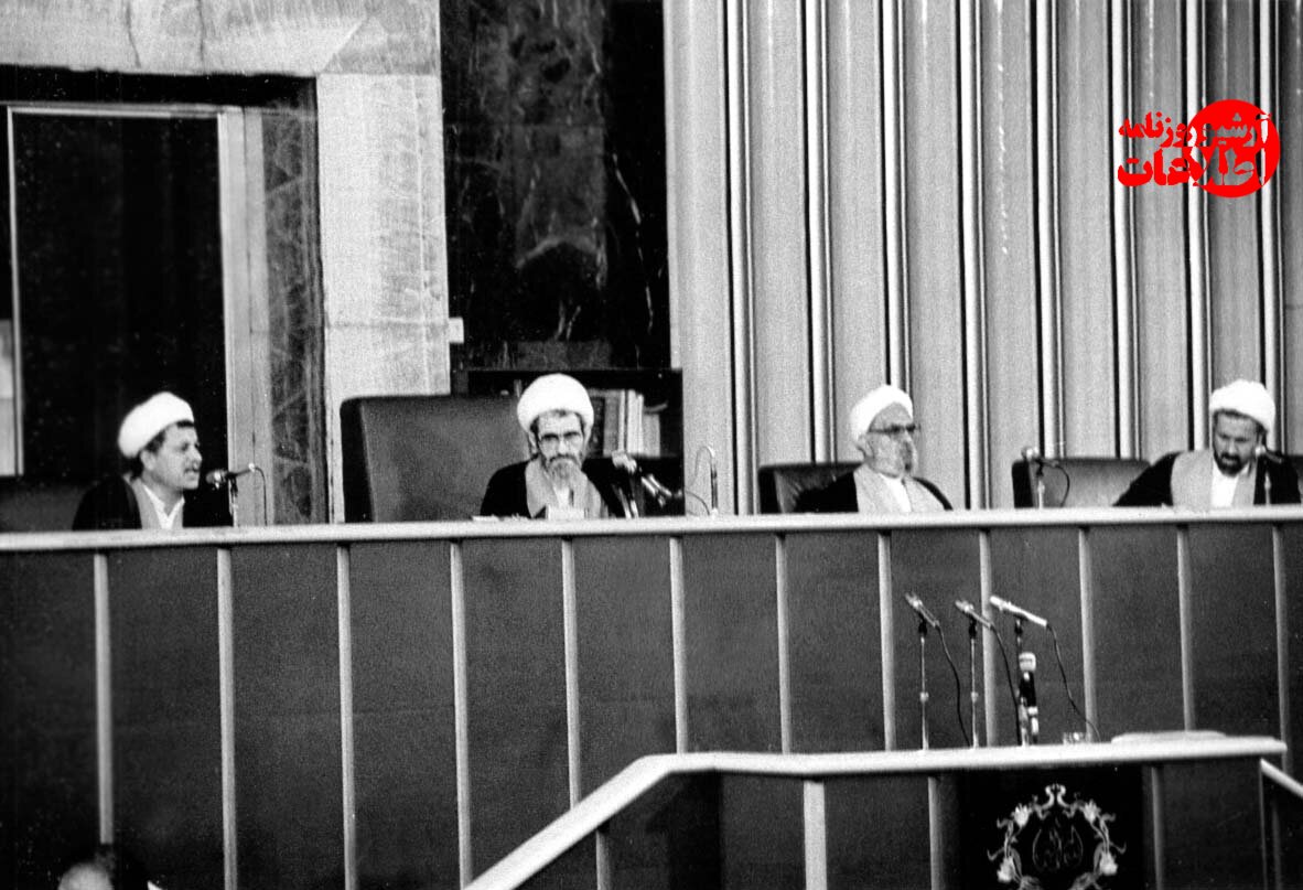 ۴۰ سال پیش جانشین رهبری چگونه معرفی شد؟ +عکس و جزئیات