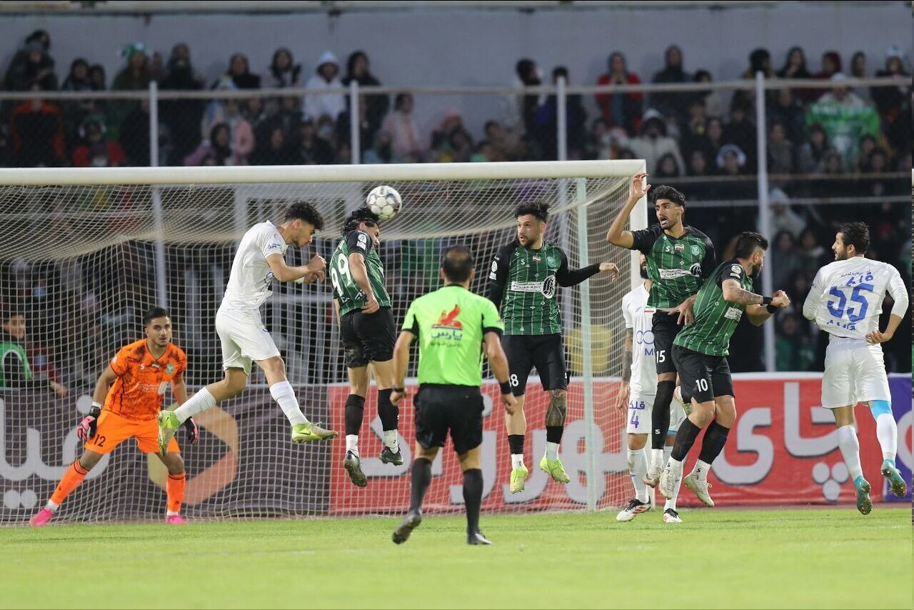 حمله به کادر استقلال بعد از تساوی برابر خیبر +عکس