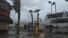 طوفان چراغ‌های کریسمس را خراب کرد +ویدیو