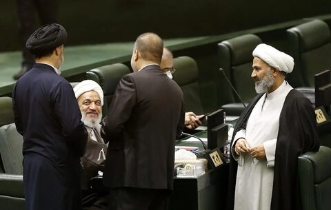 مردم خسته شده‌اند و حاکمیت باید تندروها را خنثی کند