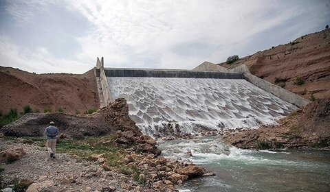 یک سد بزرگ کشور از آب لبریز شد +ویدیو