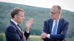 ماکرون از پشت به صدراعظم آلمان خنجر زد