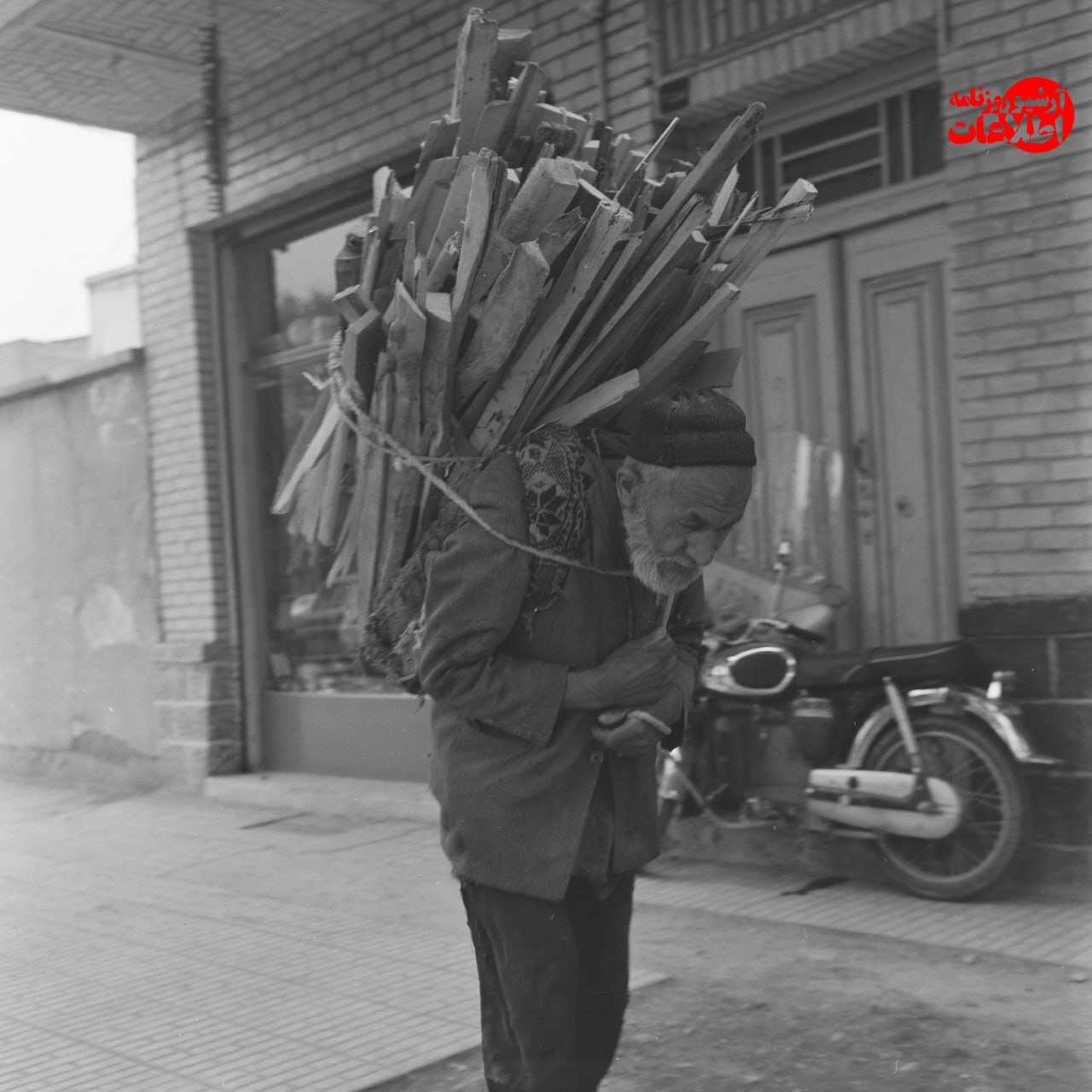 عکس‌های تماشایی از آخرین هیزم‌فروشان تهران را ببینید!