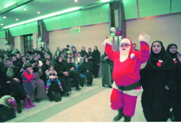 تصاویر تماشایی از کریسمس در تهران سالهای ۱۳۱۴ تا ۱۳۷۴