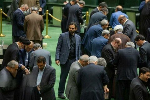 حل مشکلات مردم؟ تندروها دنبال حذف پزشکیان و انتخابات مجدد هستند!