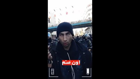 نماد جدید ضدانقلاب؛ ماجرای کامل فردی که جلوی موتورهای پلیس نشست +ویدیو