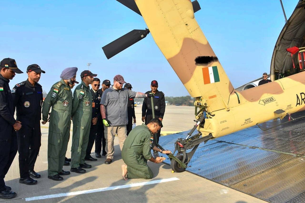 جدیدترین بالگرد آپاچی آمریکا به هند رسید +عکس