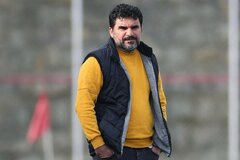 خان‌محمدی: برخی نهادها به ماجرای پرسپولیسی شدن این بازیکن ورود کنند/ با بیفوما دردی دوا نمی‌شود