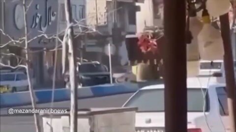 راننده لودر خشمگین خودروی سانتافه را نابود کرد +ویدیو