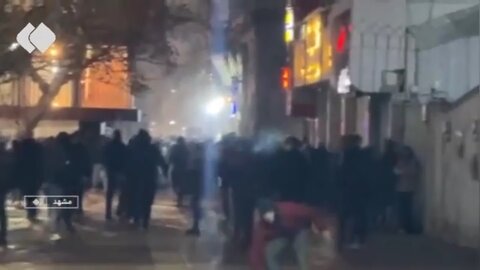 آتش زدن موتور یک شهروند در مشهد؛ می‌گفتند به رهبری فحش بده! +ویدیو