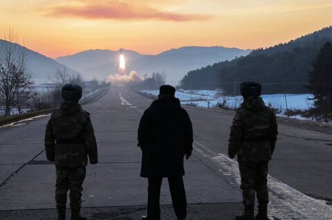 کره‌شمالی ۲ موشک مافوق صوت جدیدش را آزمایش کرد! +عکس