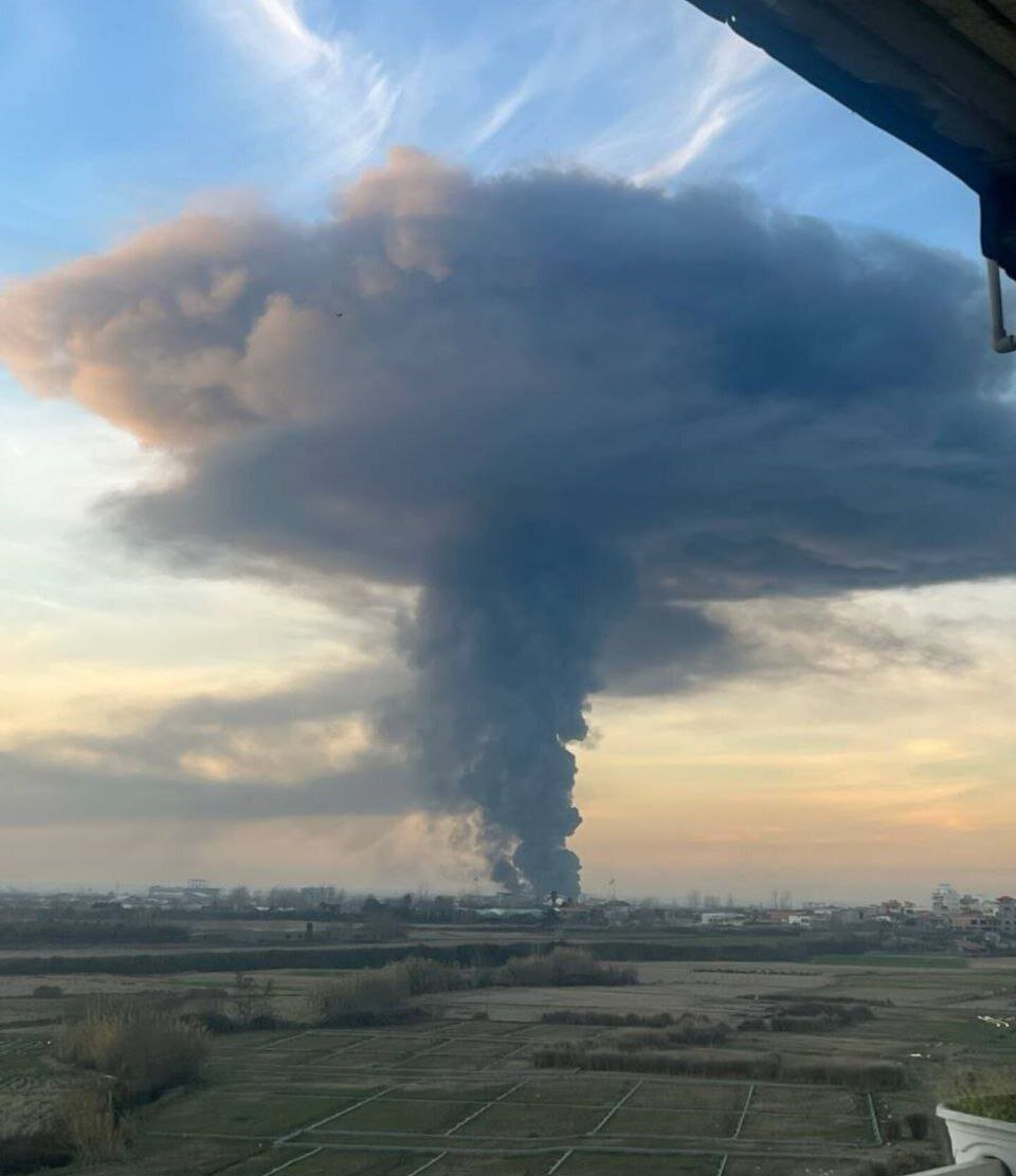 کارخانه شرکت کاله واقع در شهر آمل دچار آتش‌سوزی شد +ویدیو و عکس