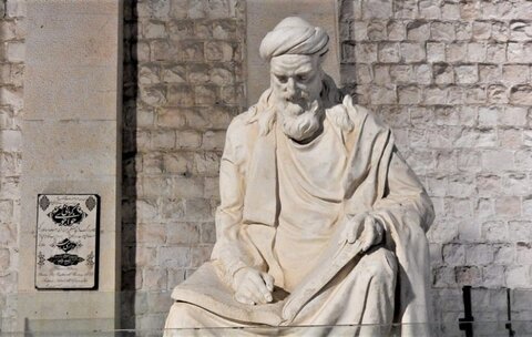 خواجوی کرمانی در سایه شاعران بزرگ گم شد!