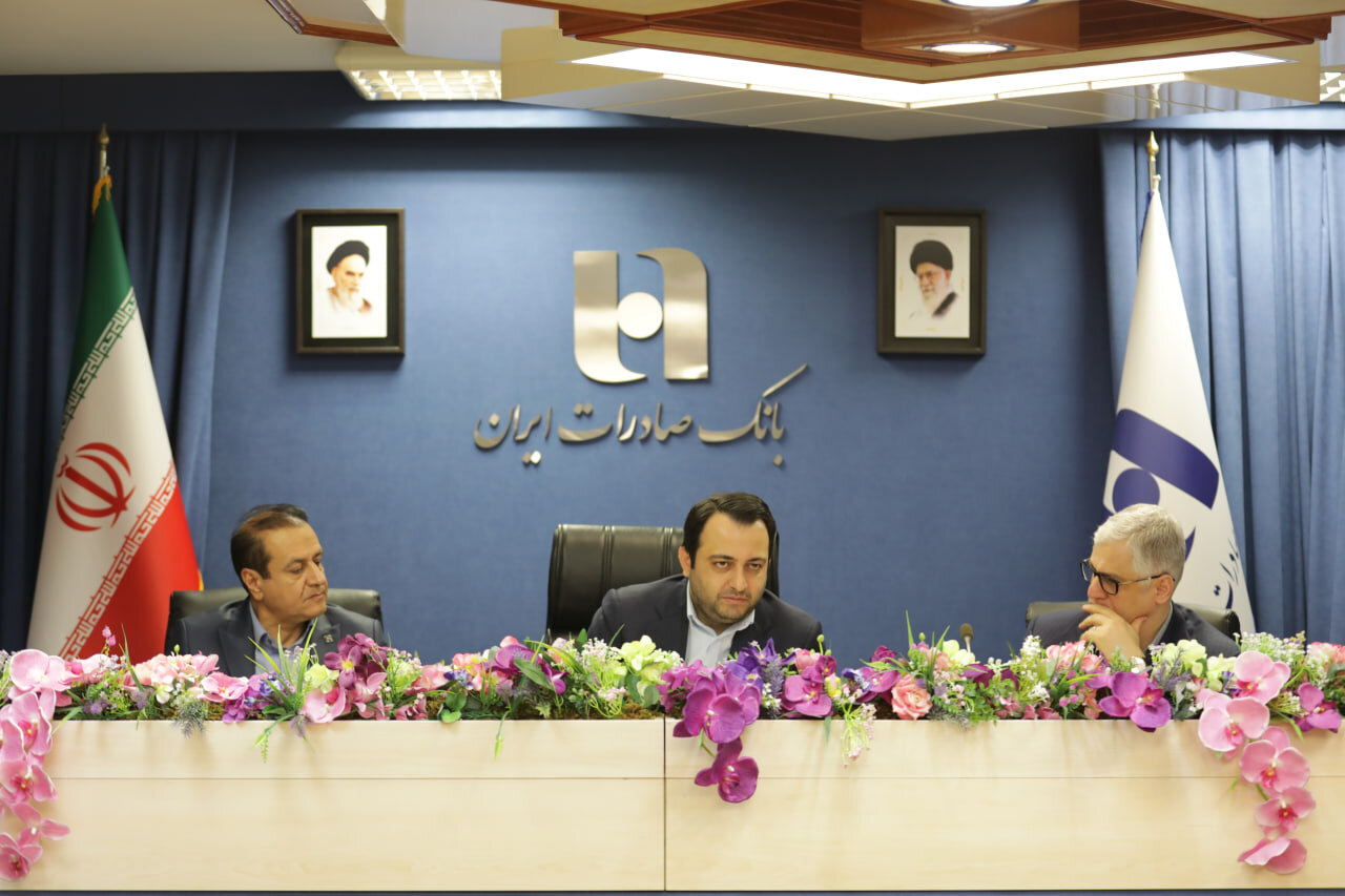 بانک صادرات ایران همه ظرفیت‌های خود را برای ثبات و آرامش اقتصاد کشور به کار گرفته است