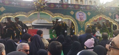 سلام نظامی زن بدون حجاب در خیابان‌های تهران +عکس