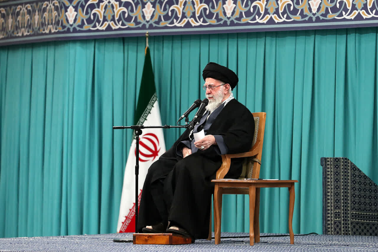 رهبر انقلاب: رئیس‌جمهور آمریکا مجرم است +ویدیو