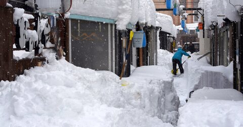 برف شدید ۲۸ کشته برجای گذاشت +ویدیو