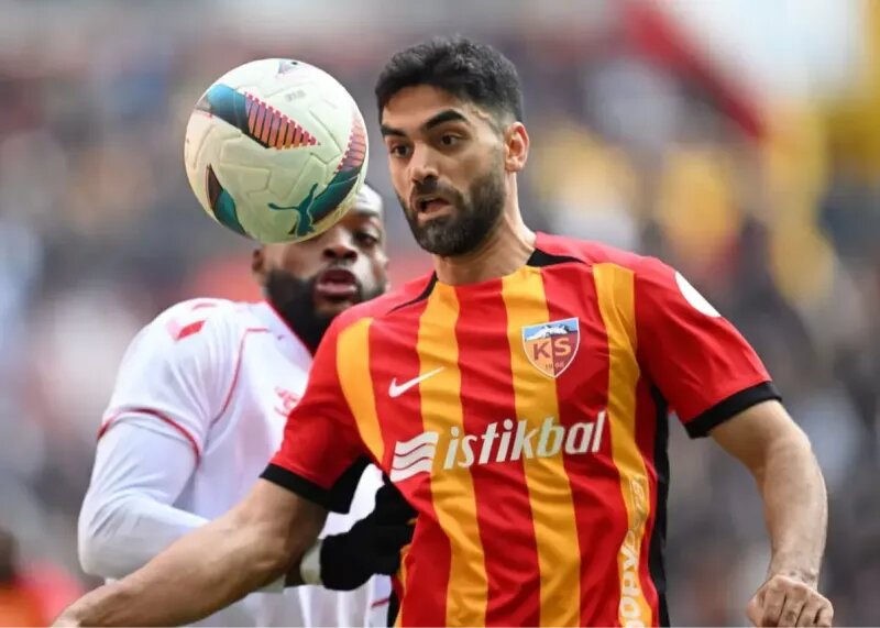 علی کریمی در آستانه بازگشت به فوتبال ایران