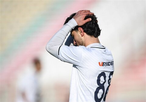 فدراسیون فوتبال امتیازات اهدایی به استقلال و تراکتور را پس نگرفت