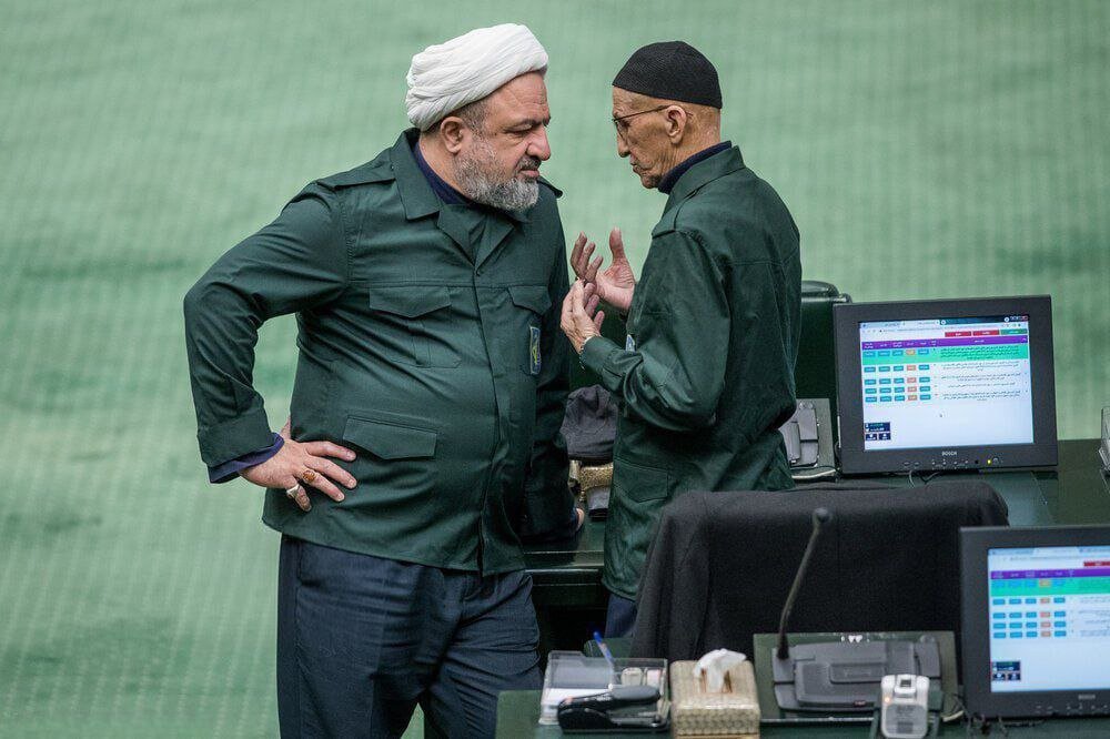 این عکس عجیب رسایی در مجلس خبرساز شد