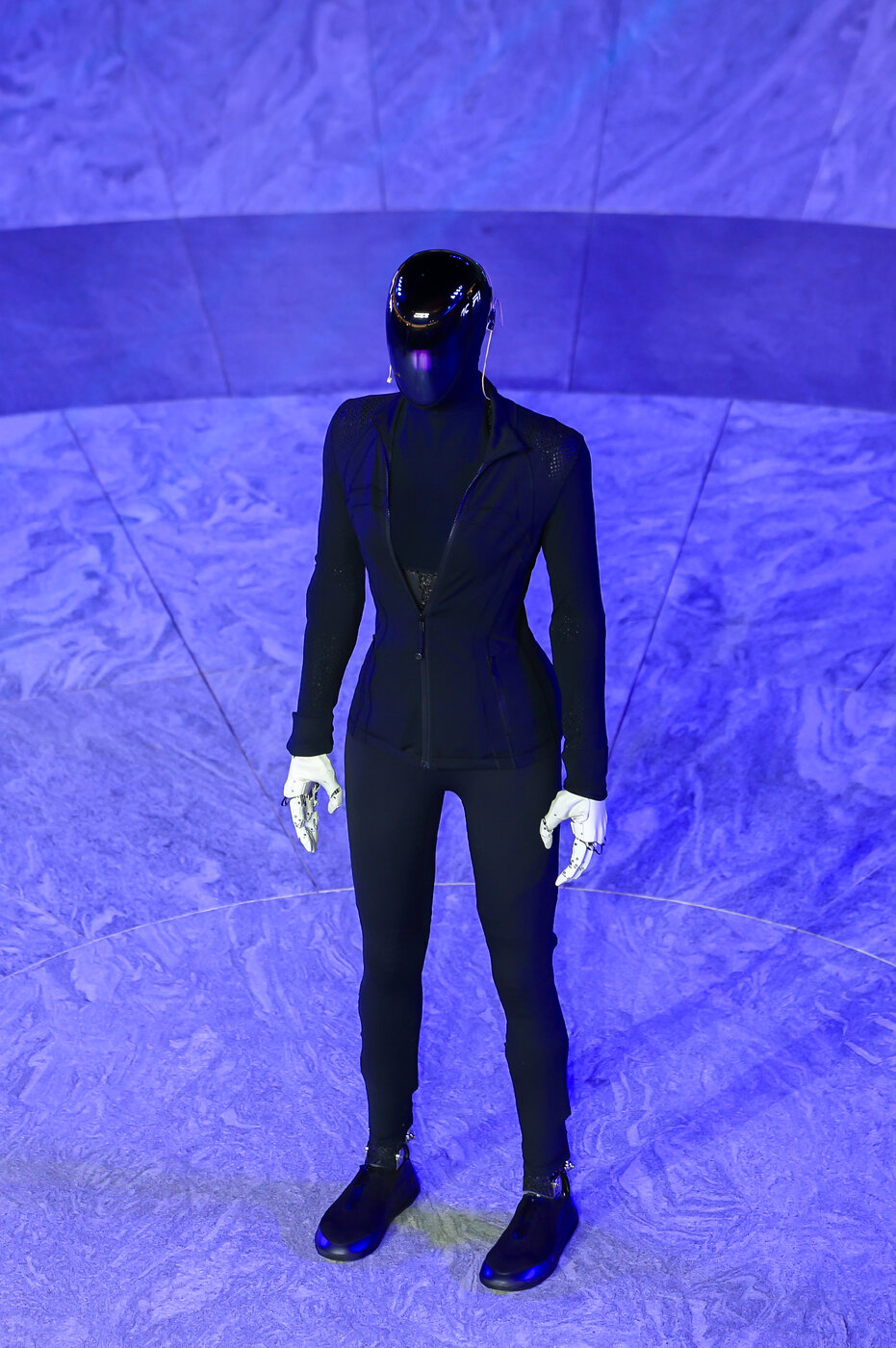 خانم ربات زمین خورد و آبروی چینی‌ها را برد! +ویدیو