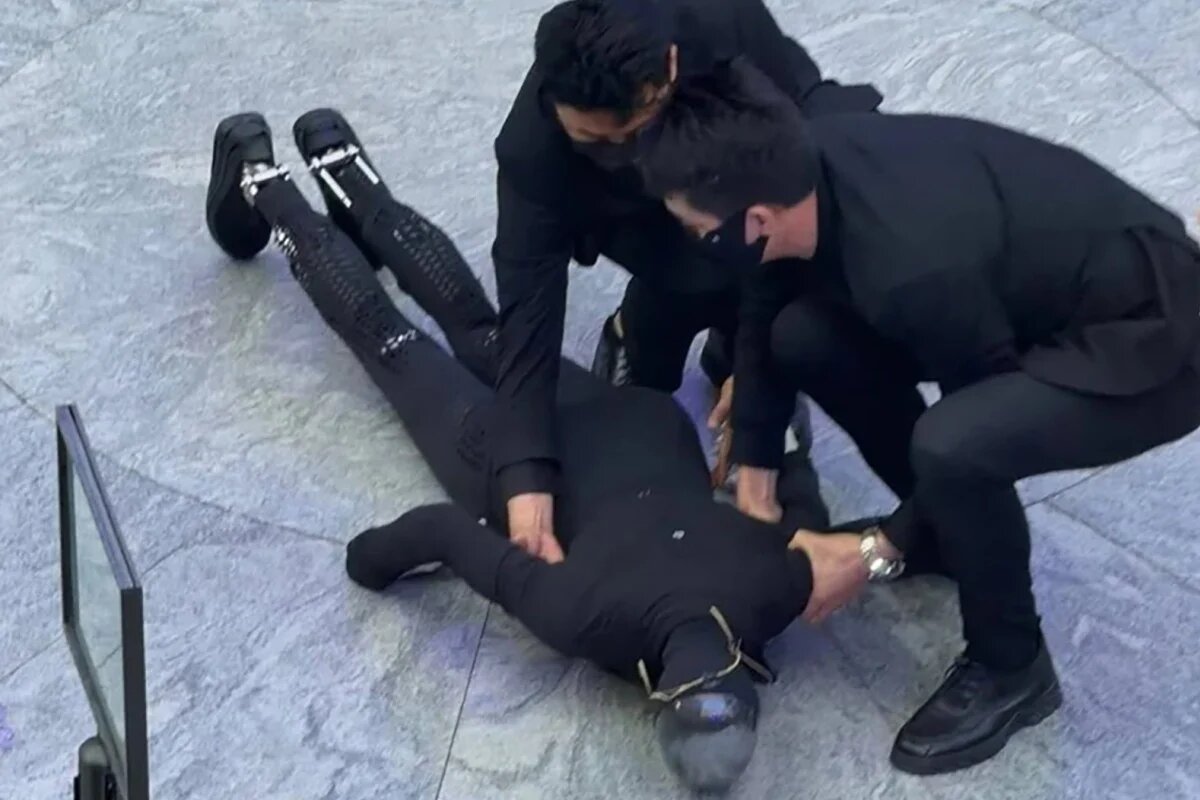 خانم ربات زمین خورد و آبروی چینی‌ها را برد! +ویدیو