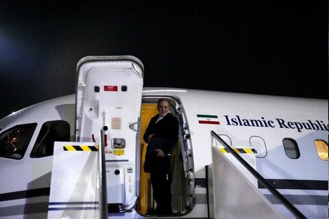 پرواز عراقچی به سوی عمان/ تیم ایرانی به محل مذاکرات رفت