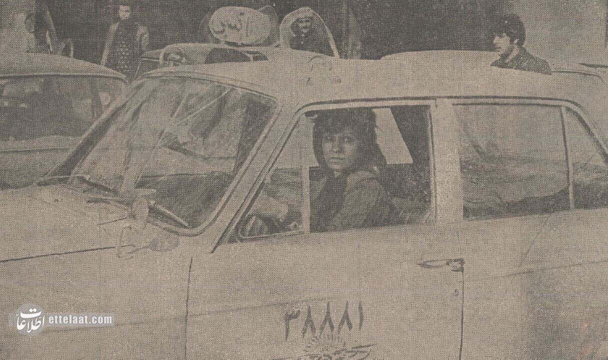 عکس اولین زنی که در تهران راننده تاکسی شد! +جزئیات