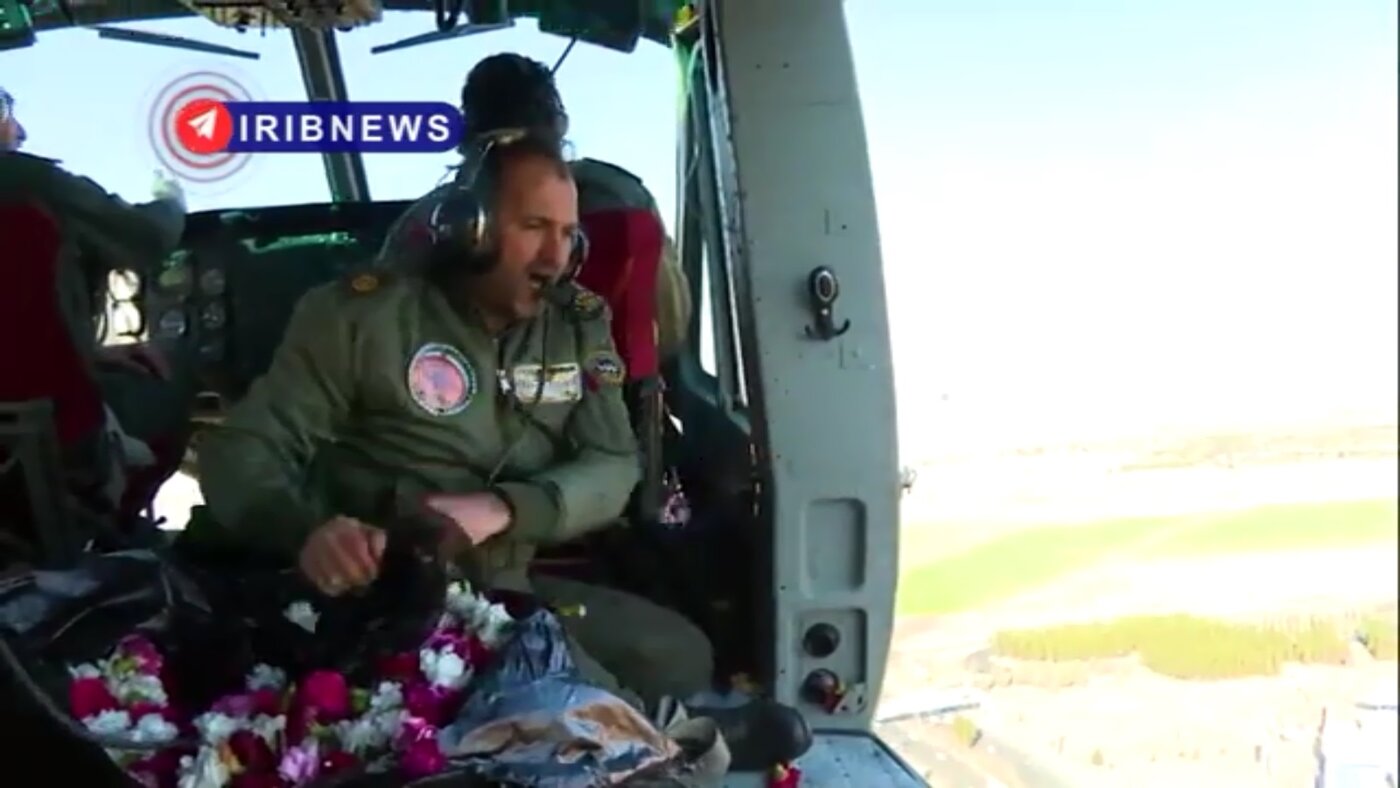 گلزار شهدای بهشت زهرا(س) تهران گل‌باران هوایی شد +ویدیو