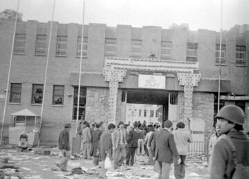 عکس‌های دیده‌نشده از تصرف زندان قصر توسط مردم!