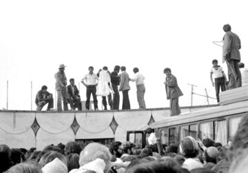 حراج لباس‌های شمس پهلوی، خواهر شاه در کرج! +عکس