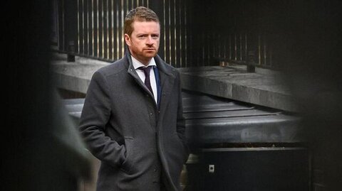 رسوایی ارتباط با یک قاچاقچی جنسی به دولت انگلیس رسید