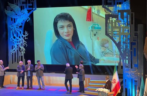 پیام مارال فرجاد از روی تخت بیمارستان بعد از دریافت سیمرغ +ویدیو