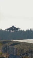 استفاده از باند بزرگراه به عنوان فرودگاه در ایتالیا +ویدیو