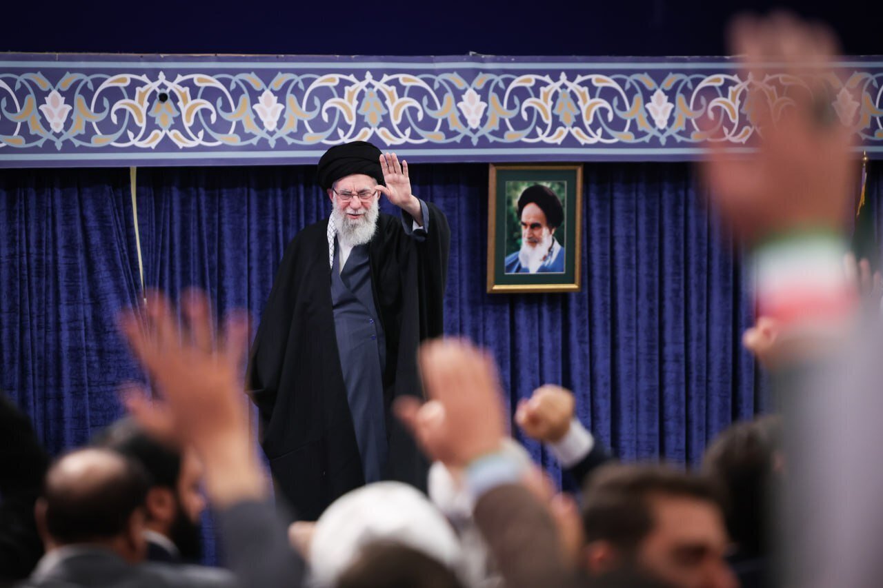 رهبر انقلاب خطاب به ترامپ: طوری سیلی میخوری که از جا بلند نشی! +ویدیو