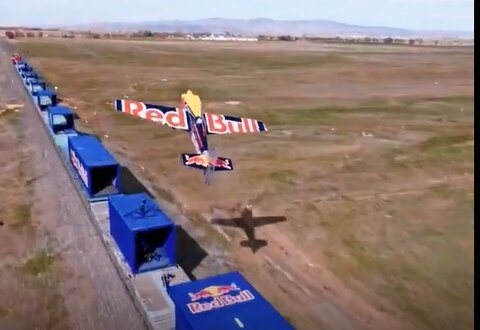 اولین خلبانی که روی قطار نشست +ویدیو