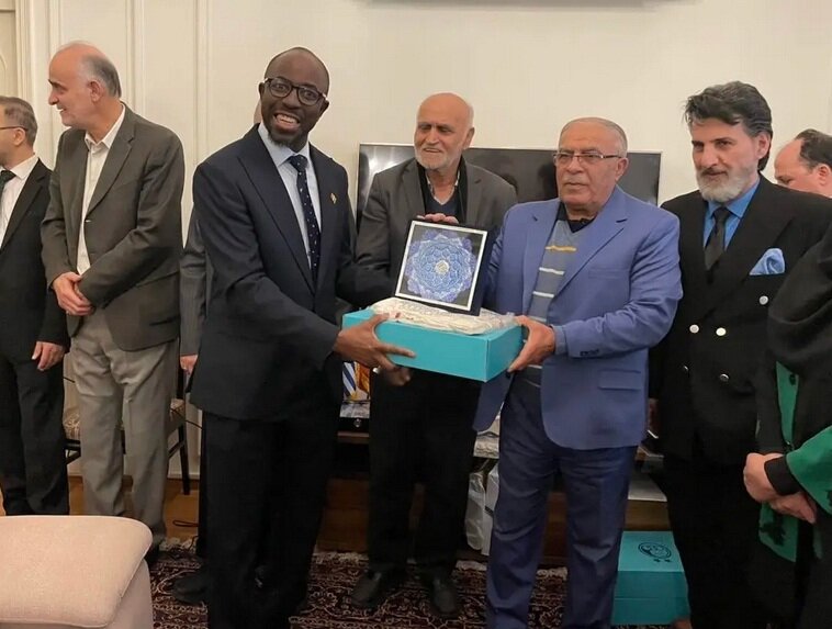 حضور حسن روشن در یک سفارتخانه خبرساز شد +عکس