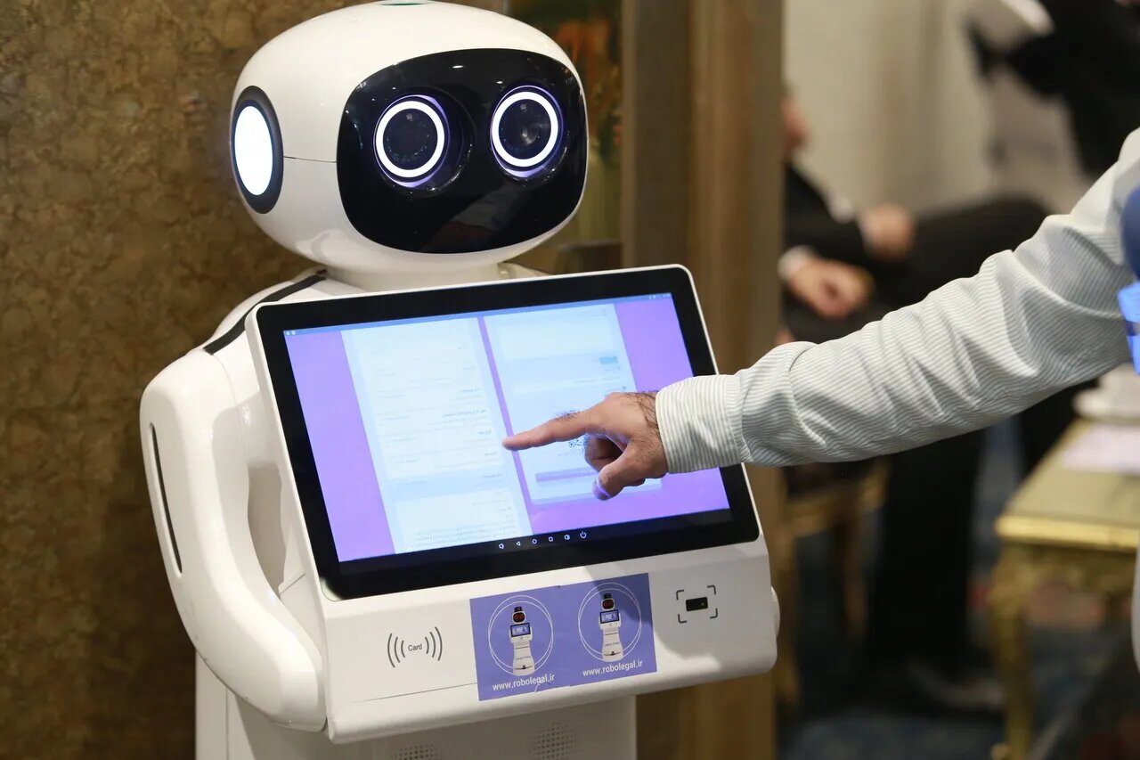 رونمایی قوه قضائیه از مشاور حقوقی ۲۴ ساعته؛ ربات «وکیل‌یار» را بشناسید +ویدیو