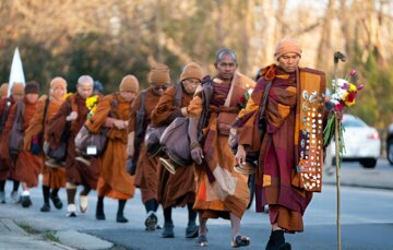 تصاویر| راهبان بودایی برای صلح آستین بالا زدند