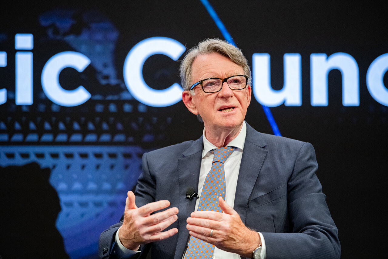 رسوایی پرونده اپستین همچنان ادامه دارد/ سفیر پیشین انگلیس دستگیر شد